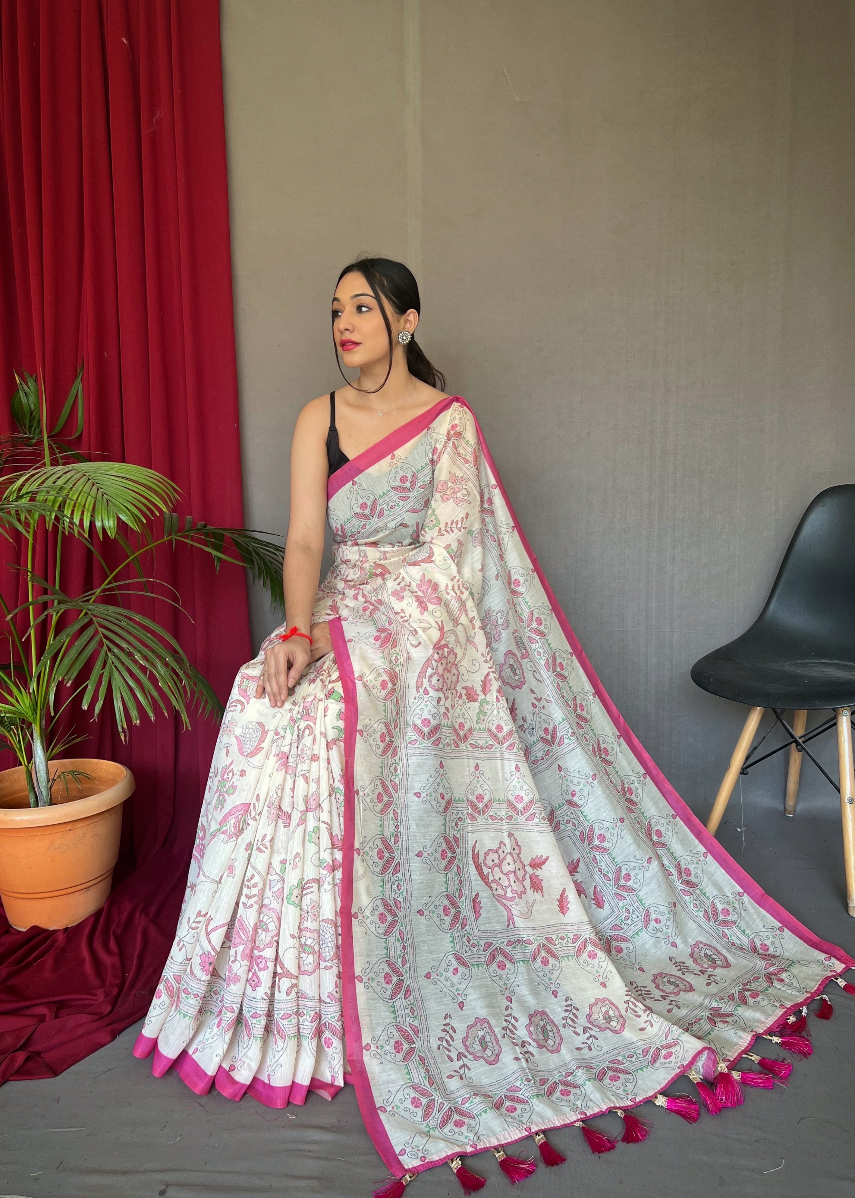 White And Pink Soft Cotton Kalamkari Traditional Print Casual Outings Saree.