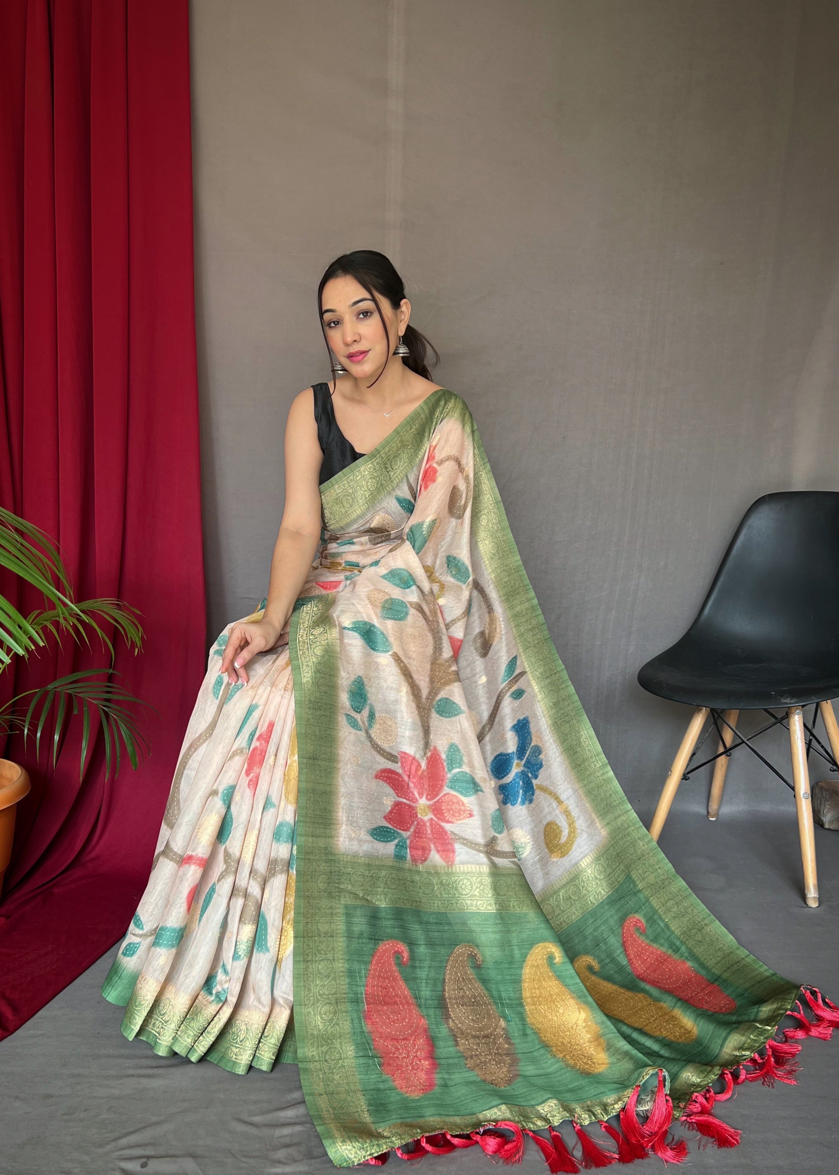 White And Green Graceful Soft Cotton Tussar Silk Floral Traditional Print Saree.