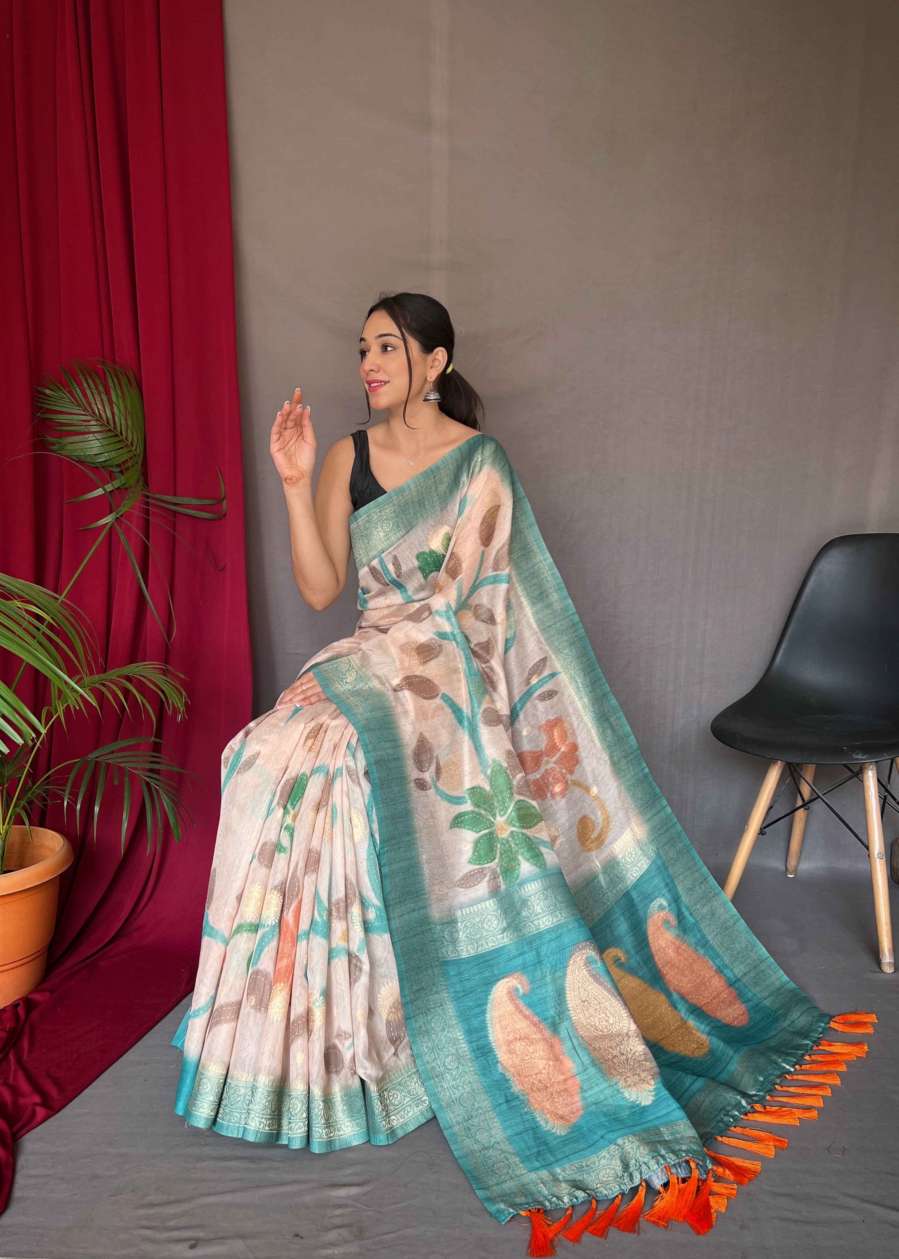 White And Blue Graceful Soft Cotton Tussar Silk Floral Traditional Print Saree.